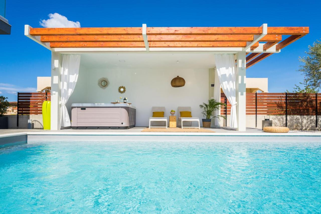 Villa Olea With Heated Pool And Jacuzzi Sukosan Bagian luar foto
