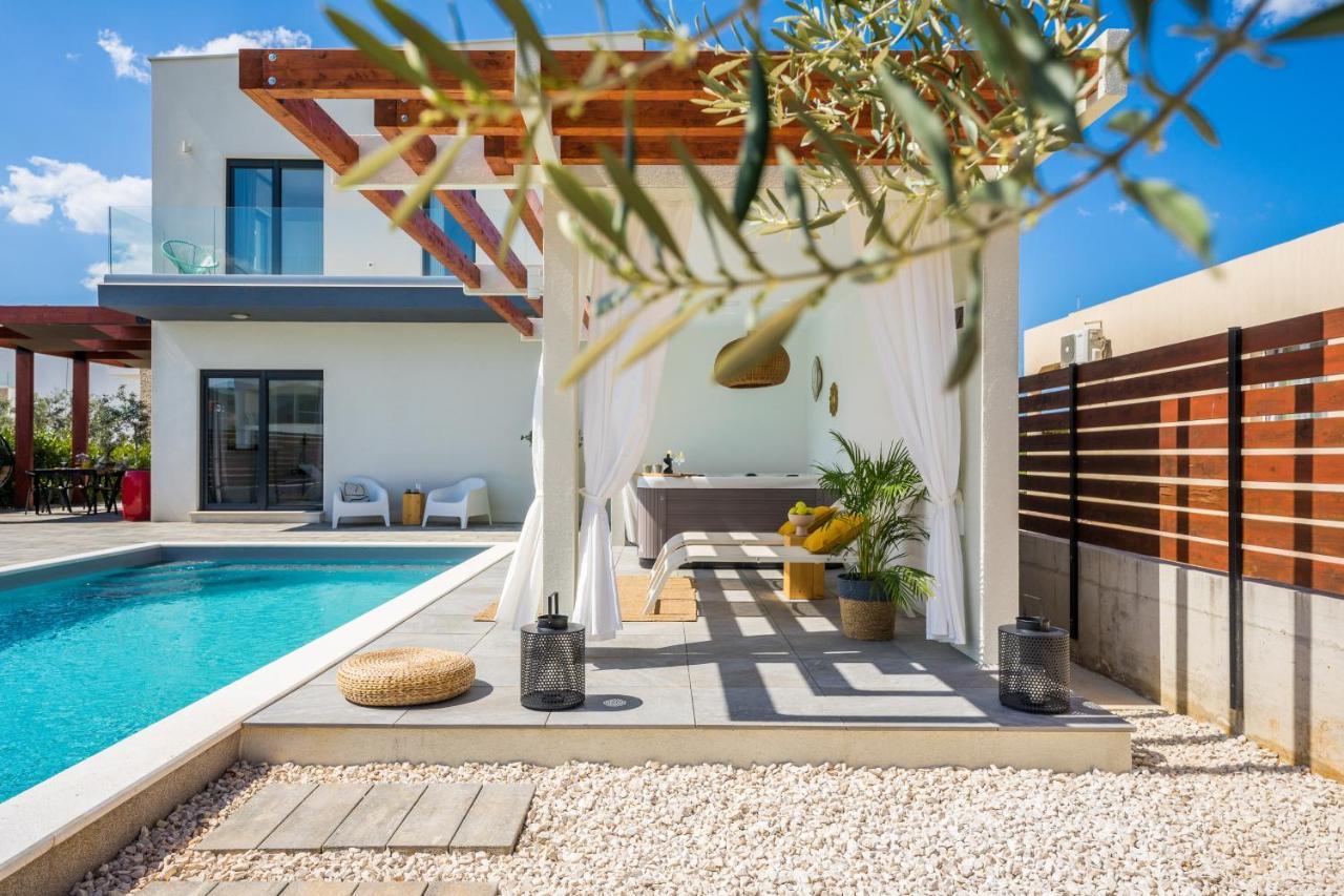 Villa Olea With Heated Pool And Jacuzzi Sukosan Bagian luar foto
